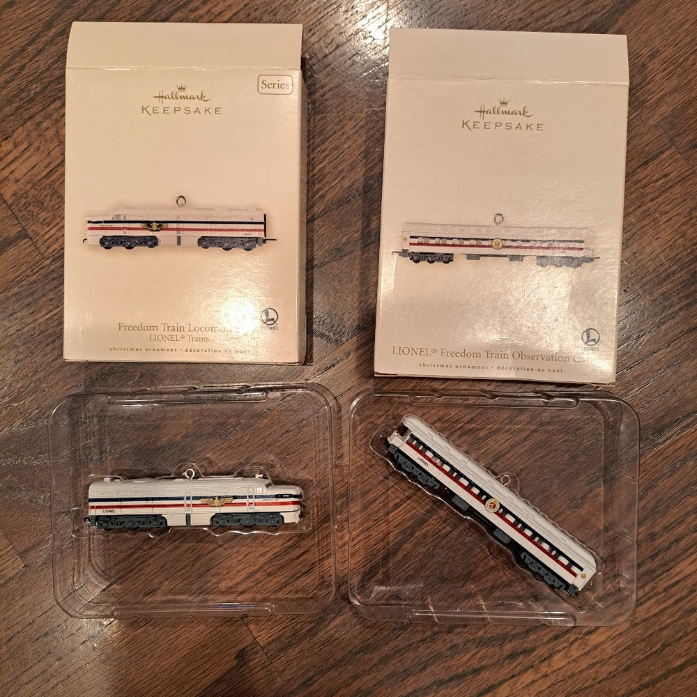 Hallmark Lionel Train Ornament Freedom Train locomotive and observation car 2007